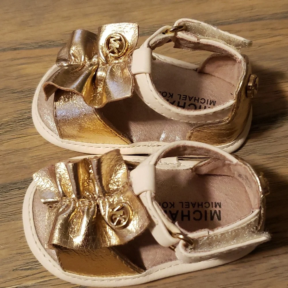 Michael Kors baby shoes - Picture 2 of 5